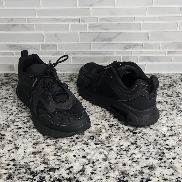 Triple Black Nike Air Max 200 Running Shoes sz 8.5 solid sneakers AT6175-003 - Picture 1 of 6